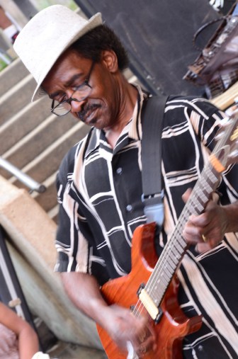 Live guitarist on Beale St.