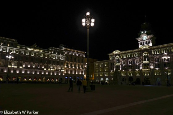 Piazza Unita d"italia by night